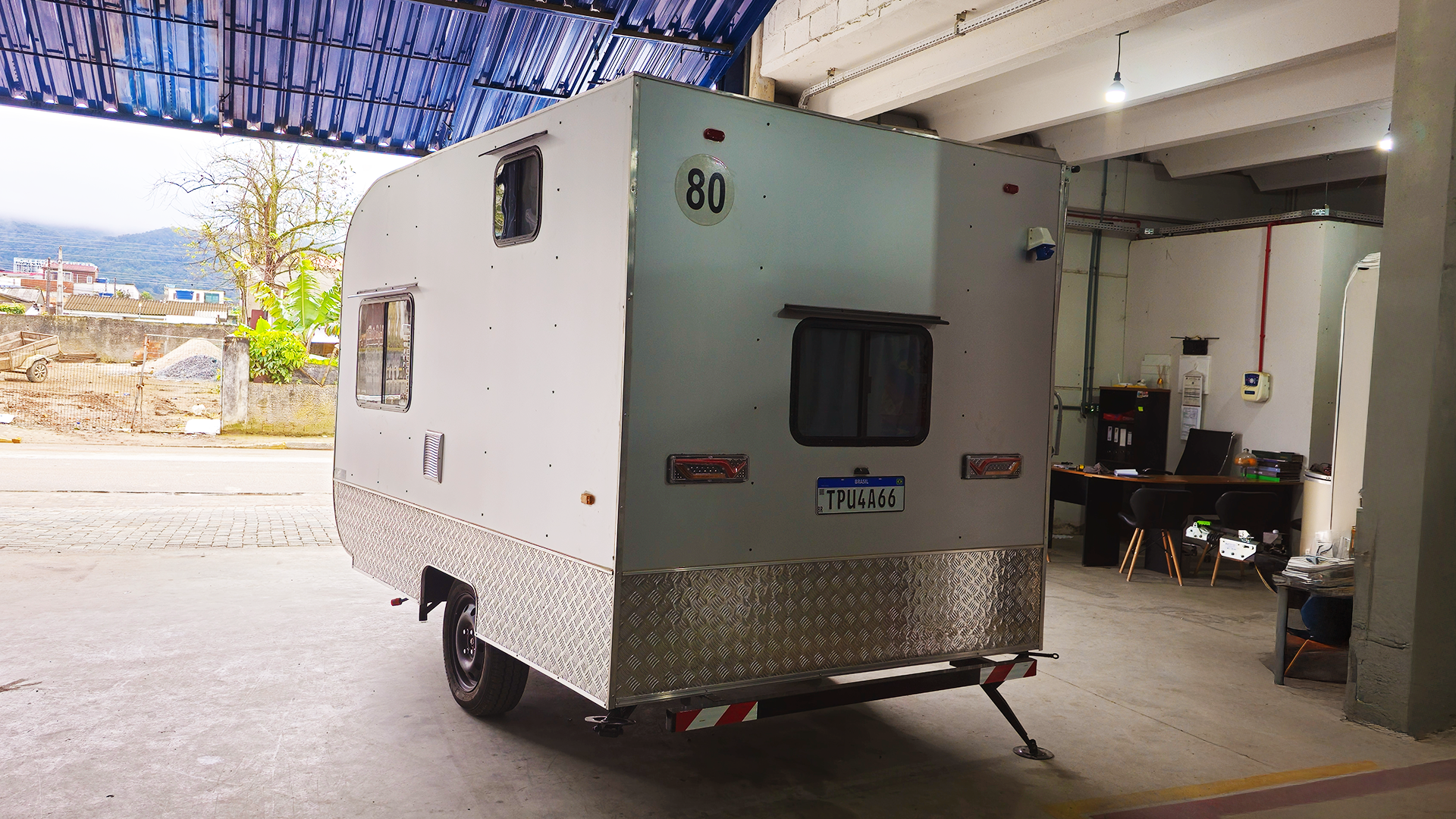 Trailer 310